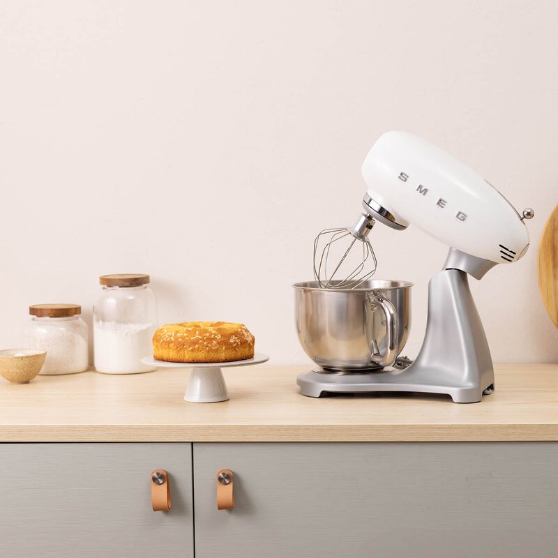 SMEG Kjøkkenmaskin SMF04 4,8L hvit