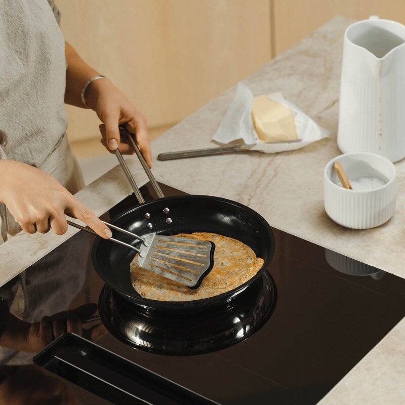 Eva Trio Stainless Steel stekepanne 24 cm keramisk Slip-Let® belegg