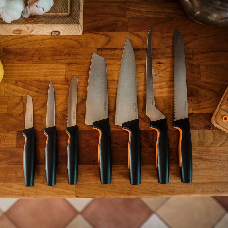 Fiskars Functional Form brødkniv 41 cm svart/rustfritt stål