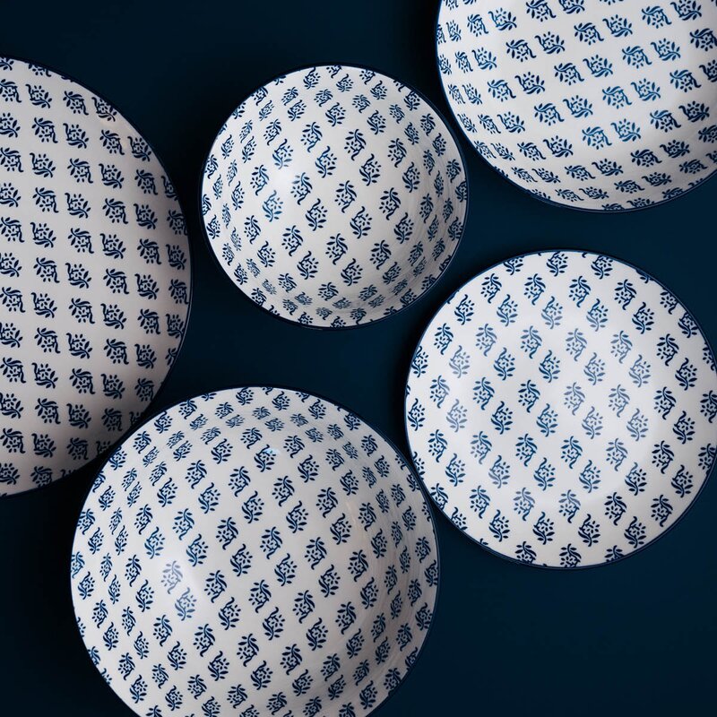 Stiernholm Sakura asjett 19 cm hvit/blå