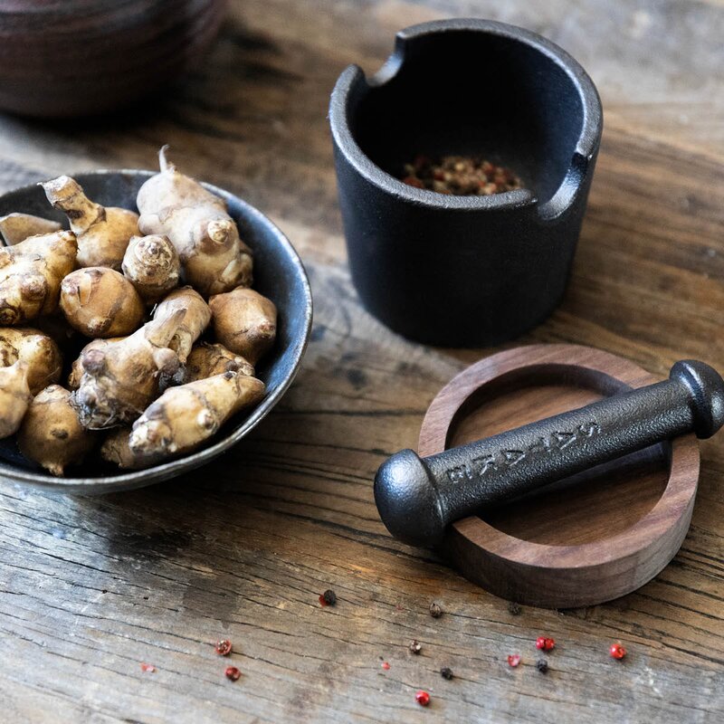 Satake Morter i støpejern medLokk i valnøtt