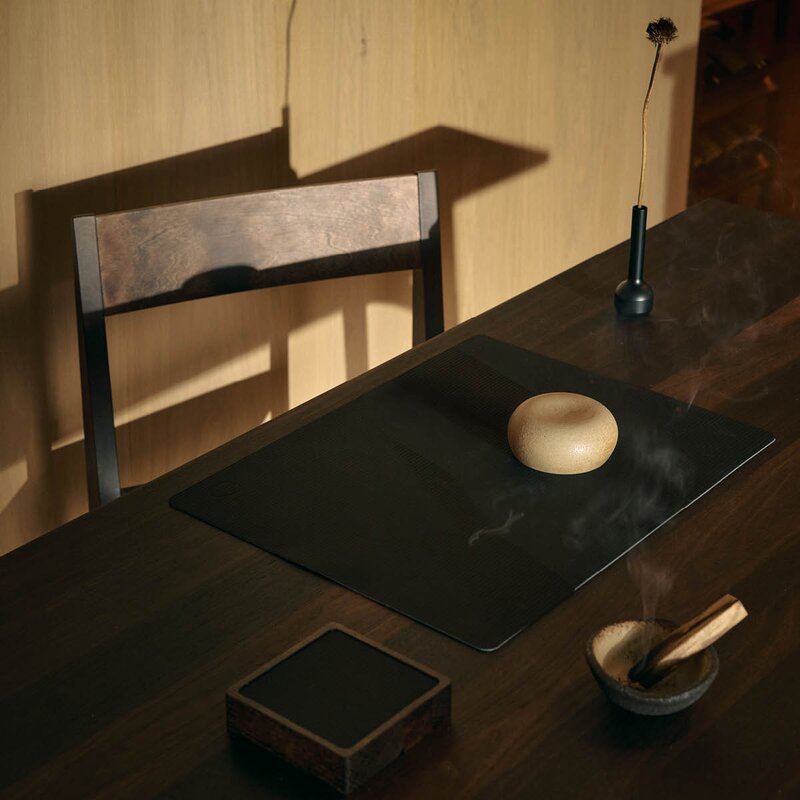 LIND DNA Square Corduroy spisebrikke 35x45 cm Black Ink