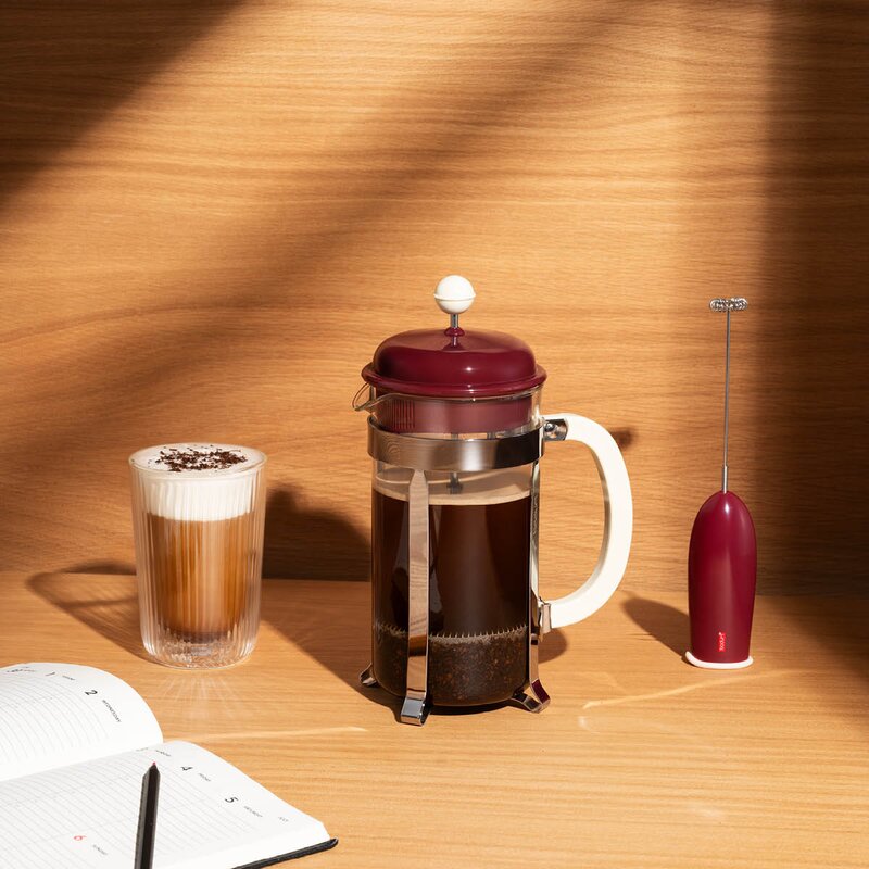 Bodum Schiuma melkeskummer 22,5 cm cranberry