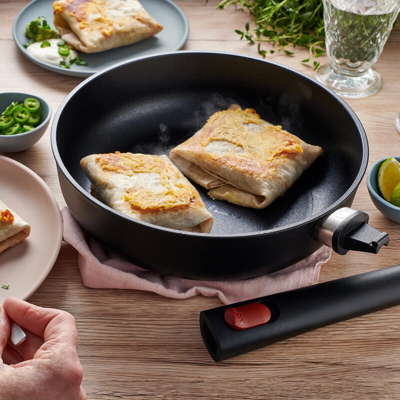 Woll ECO Lite QXR sautèpanne 24 cm avtagbart håndtak svart