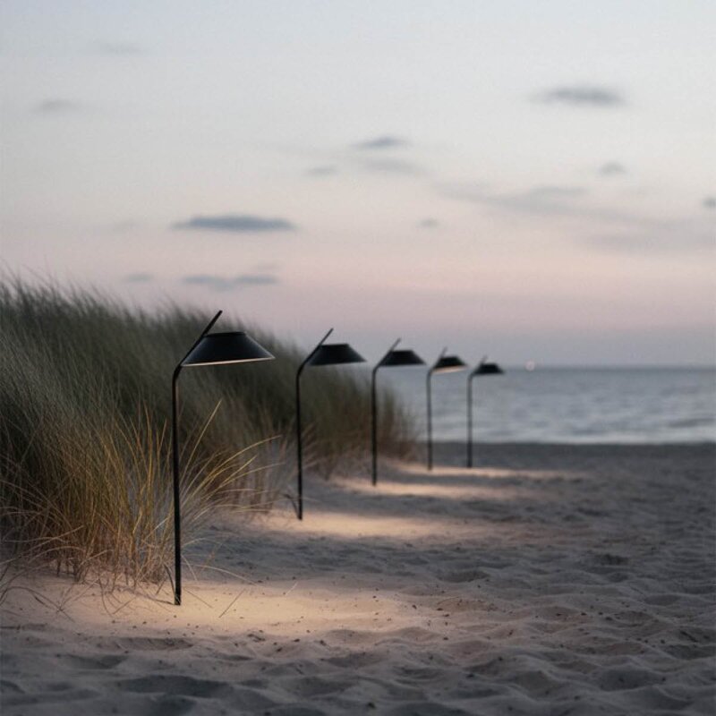 Stelton Nordic Vinkel solcellelampe med stativ svart