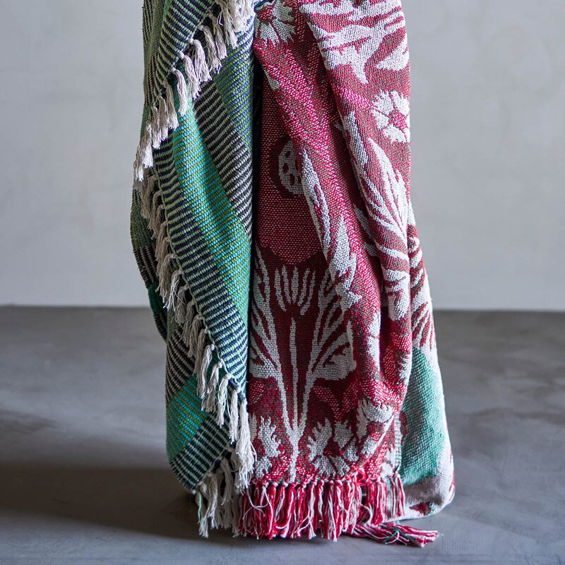 Bloomingville Jangal pledd 160x130 cm beige/rød/grønn