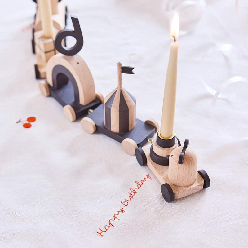 OYOY Otti bursdagstog 44 cm bjørk