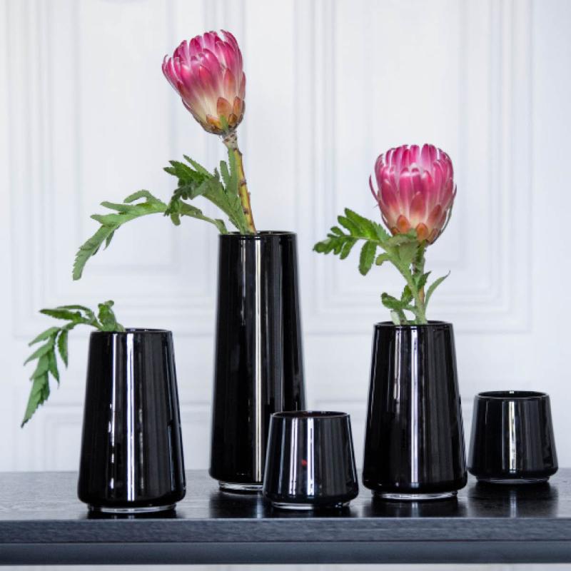 Magnor Night vase H20 cm svart