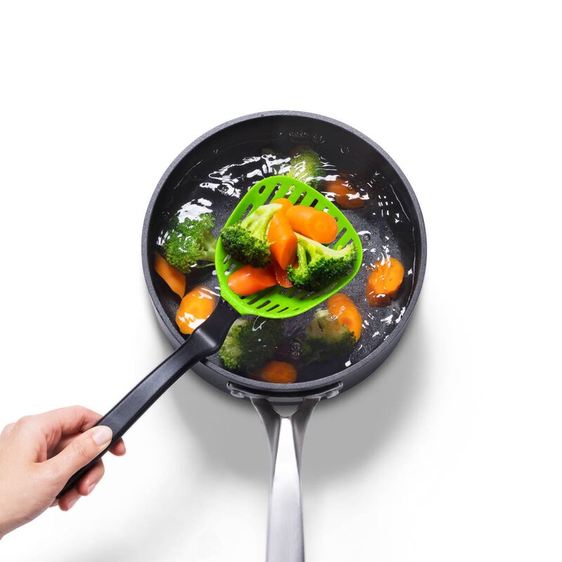 Dreamfarm Hullsleiv med vinklet håndtak 28,8 cm grønn