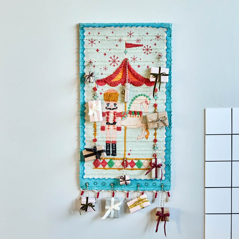 House Doctor Horse julekalender 90 cm grønn brun