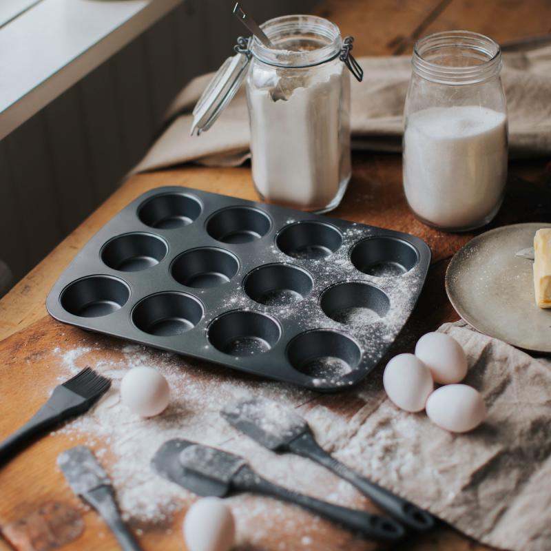 Dorre Karabo muffinsform 12 stk grå