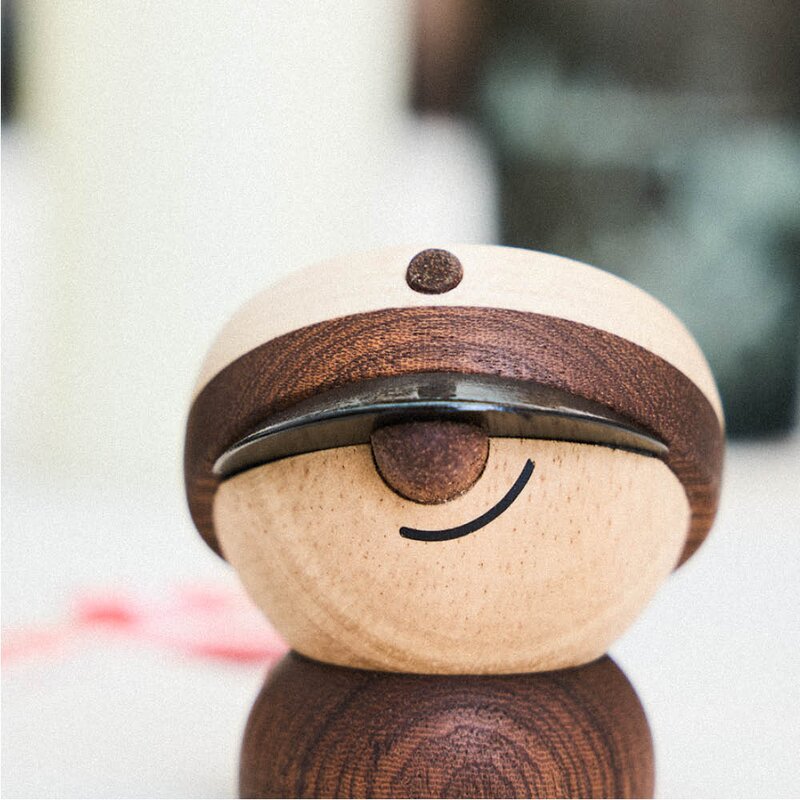 FableWood Student trefigur 4,5 cm gummitre/sapele/lønn