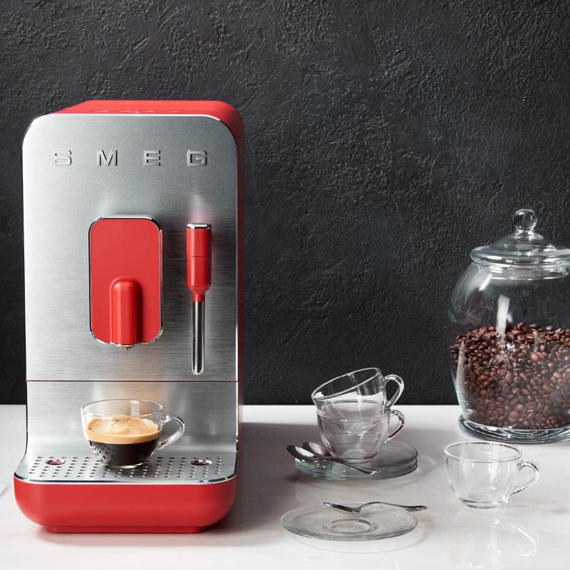 SMEG Kaffemaskin m/steam BCC02 rød