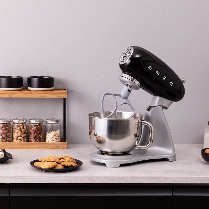 SMEG Kjøkkenmaskin SMF04 4,8L svart