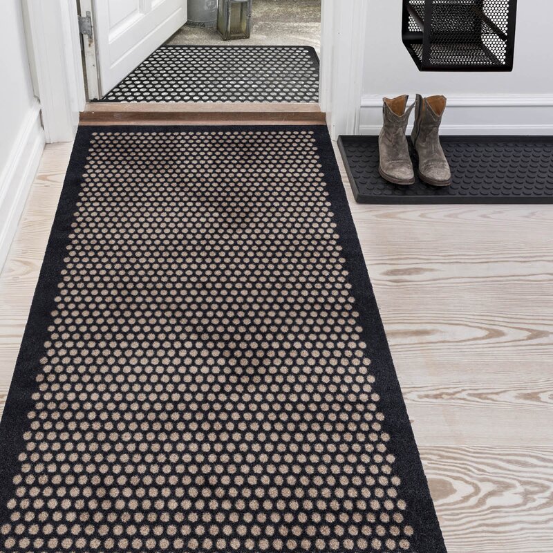 Tica Copenhagen Dot gulvmatte 200x90 cm svart/sand