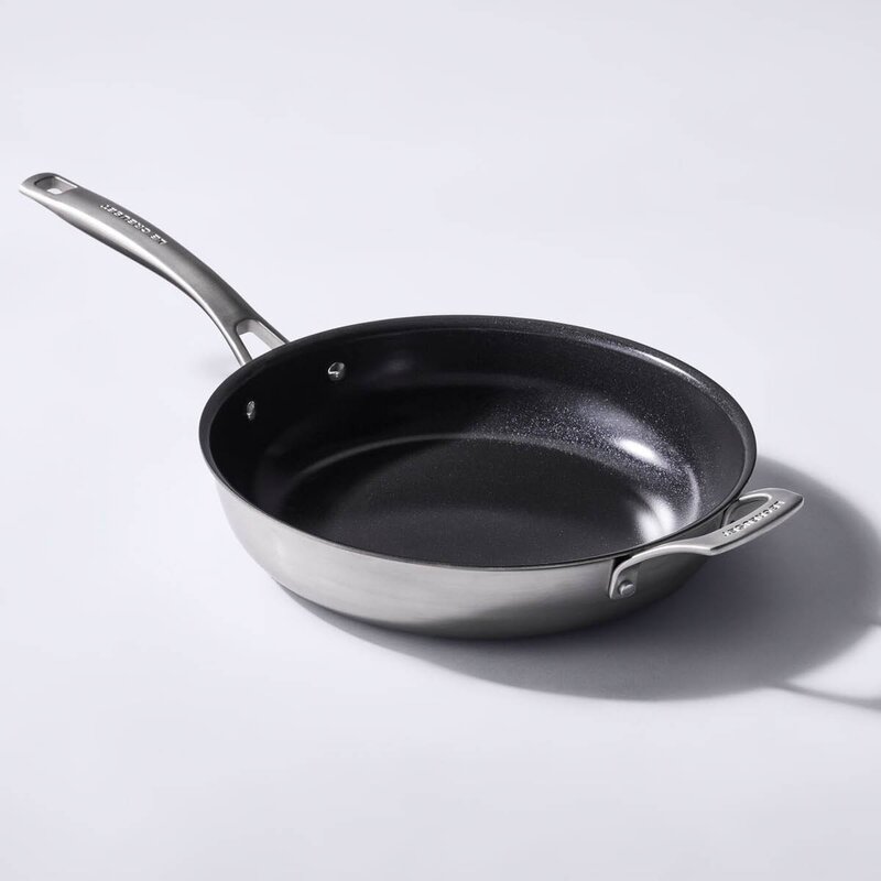 Le Creuset Essential 3-Ply stekepanne 28 cm keramisk