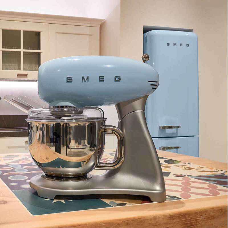 SMEG Kjøkkenmaskin SMF02 pastellblå