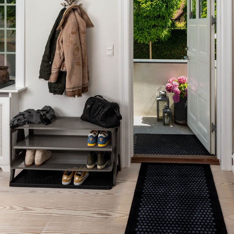 Tica Copenhagen Dot sko- og støvelbrett 88x38x3 cm svart