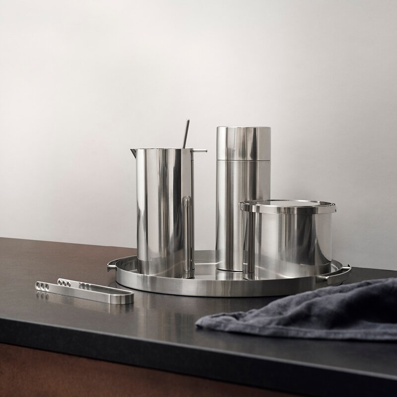 Stelton Arne Jacobsen serveringsbrett 33,5 cm stål