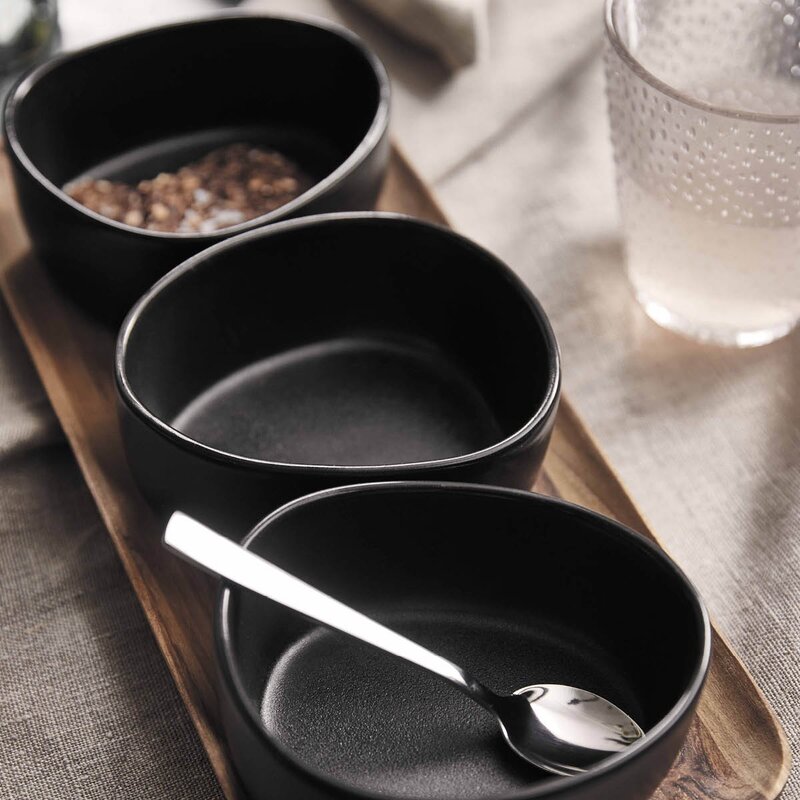 Aida RAW Titanium Black organic skålsett 3 stk m/teakbrett 14x32,5 cm