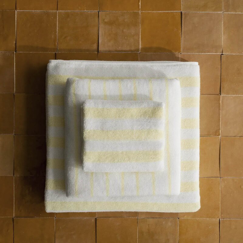 Blomus Arto badehåndkle 140x70 cm hvit/gul brede striper