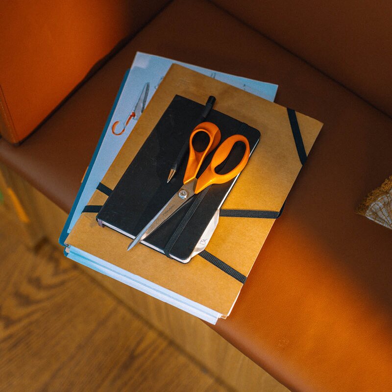 Fiskars Classic universalsaks 21 cm oransje/stål