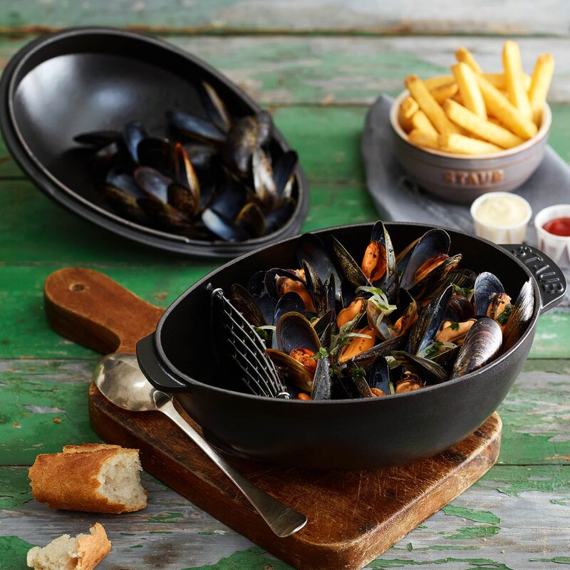 Staub La Cocotte blåskjellgryte 25 cm 2L svart