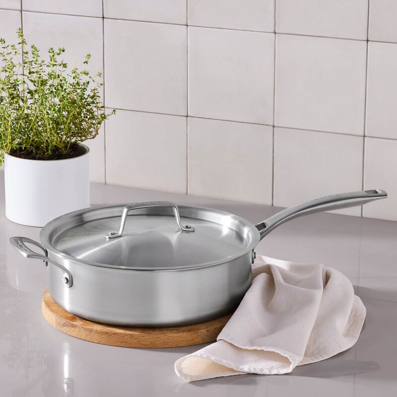 Le Creuset Essential 3-Ply traktørpanne 26 cm 4,2L m/lokk