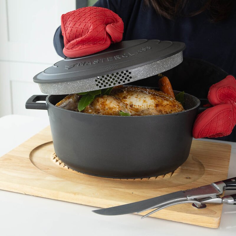 MasterClass Cast Aluminium oval gryte med selvøsende lokk og sil 6L svart