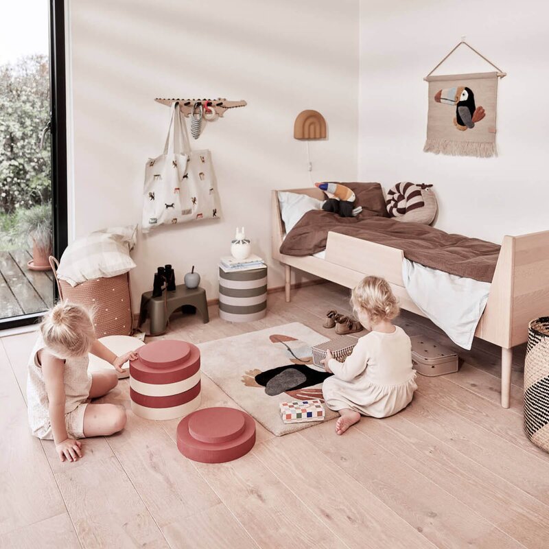 OYOY Rabbit trappestol 33x20x18 cm Olive