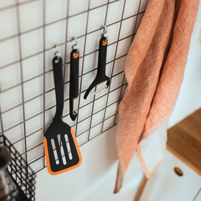 Fiskars Functional Form grønnsaksskreller Y-form 23 cm svart/rustfritt stål