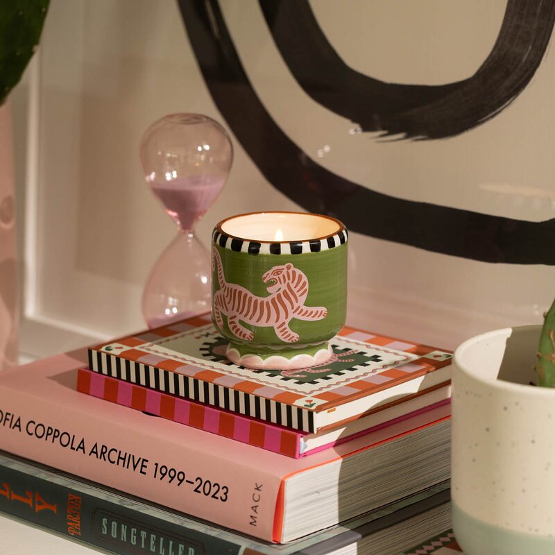 Paddywax Adopo duftlys black cedar & fig Tiger svart