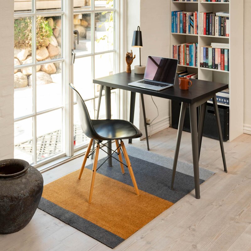 Tica Copenhagen Stripes horisontal gulvmatte 130x90 cm dijon/grey