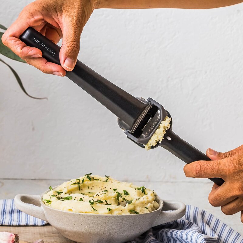 Dreamfarm Hvitløkspresse med skrape 19 cm svart/grå