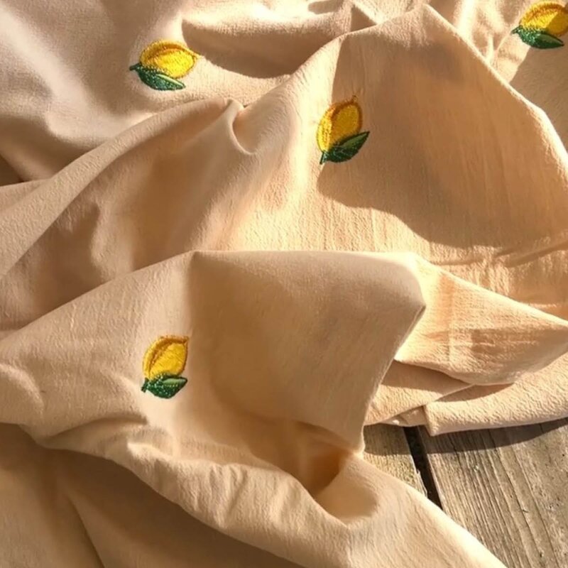 Midnatt Lemon bordduk 180x145 cm beige/gul