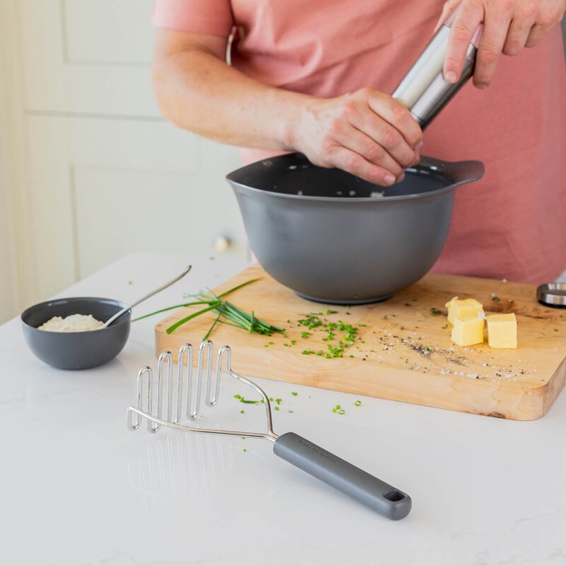 KitchenAid Classic potetstapper 25 cm charcoal grey