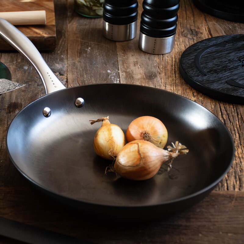Satake Støpejernspanne nitrering 28 cm
