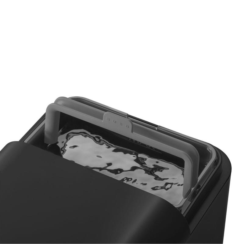 SMEG Kaffemaskin BCC02 1,4L m/melk svart