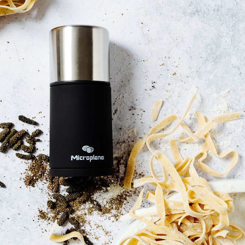 Microplane Spice Mill krydderkvern 12 cm svart/stål