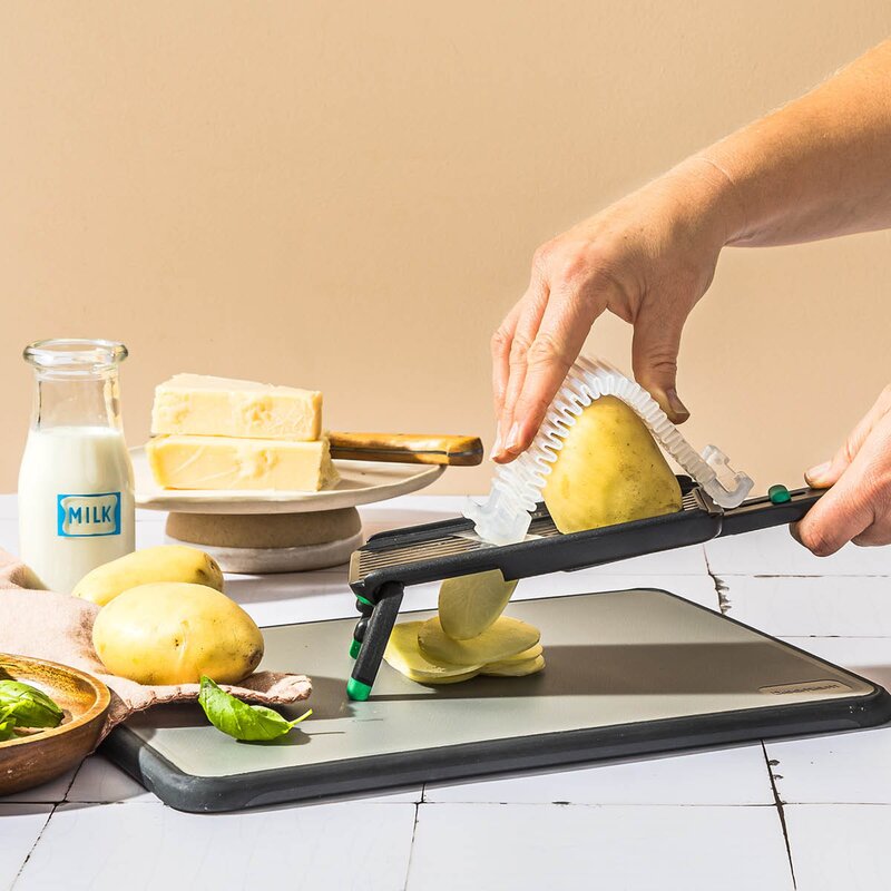 Dreamfarm Mandolinjern med fingerbeskyttelse 28,5 cm svart/grønn