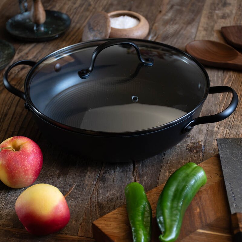 Satake Støpejernskasserolle med Honeycomb keramisk belegg og glasslokk 26 cm