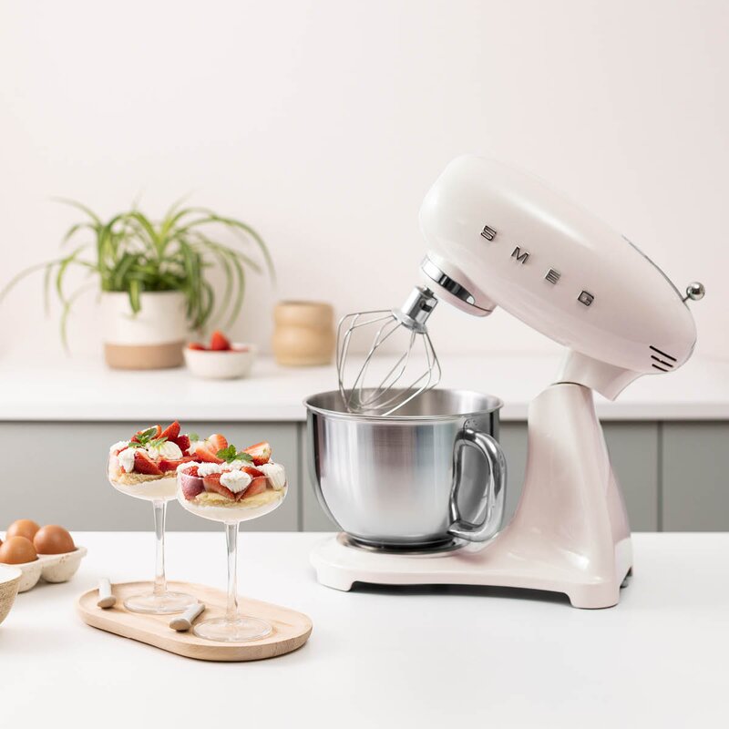 SMEG Kjøkkenmaskin SMF05 4,8L krem