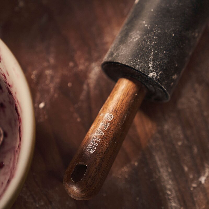 Staub Kjevle i silikon 45x5,4 cm akasietree/svart