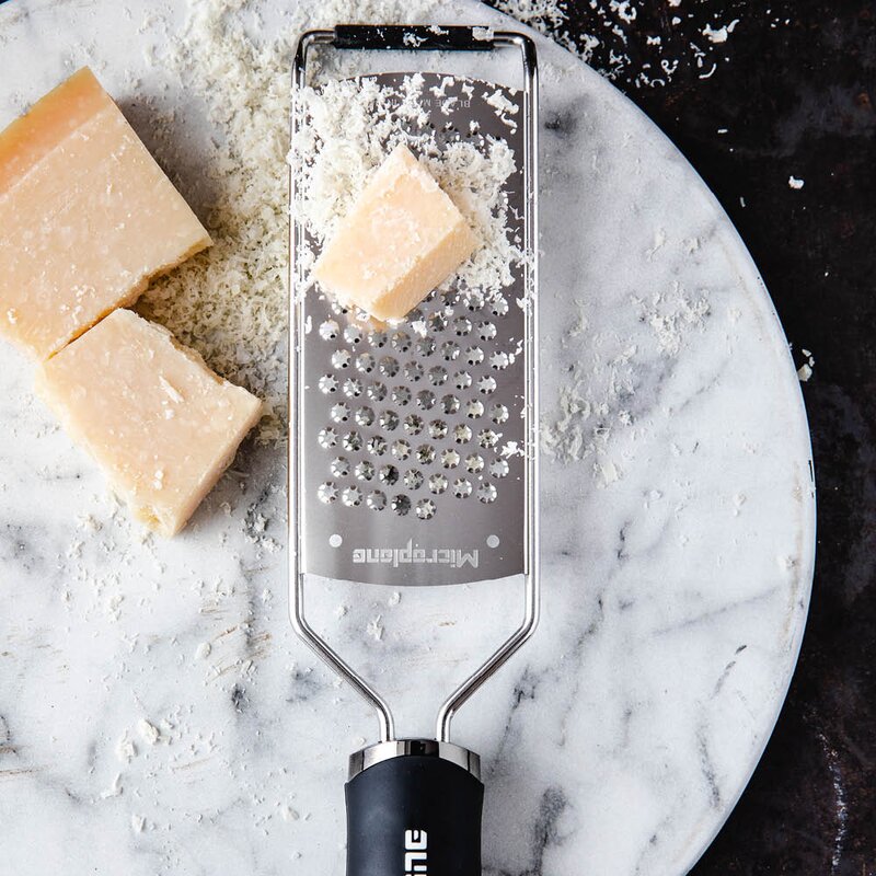 Microplane Gourmet Star Grater rivjern stjerneblad svart
