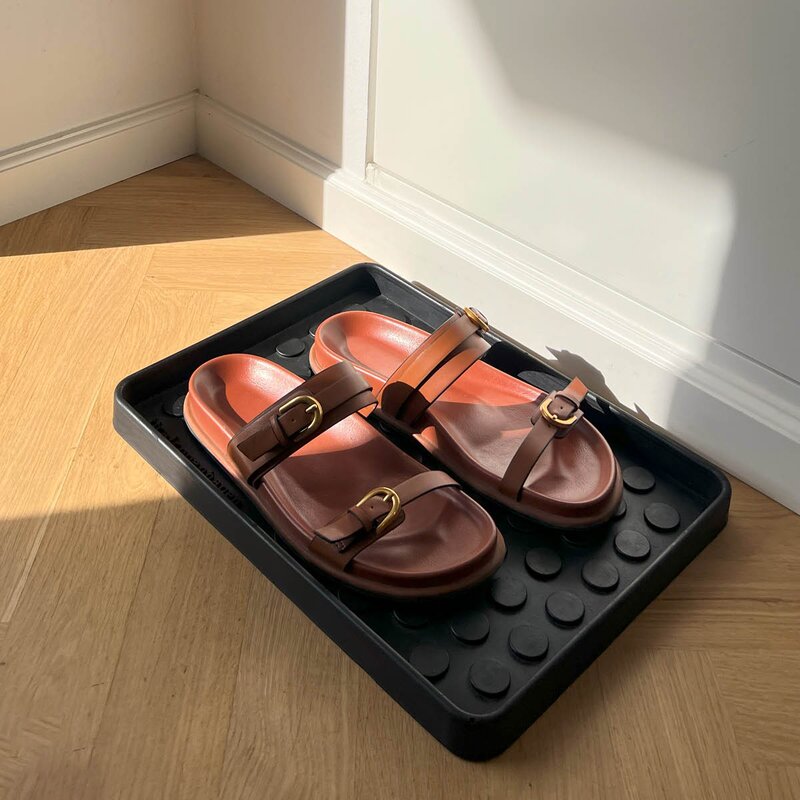 Tica Copenhagen Dot sko- og støvelbrett 28x38x3 cm svart