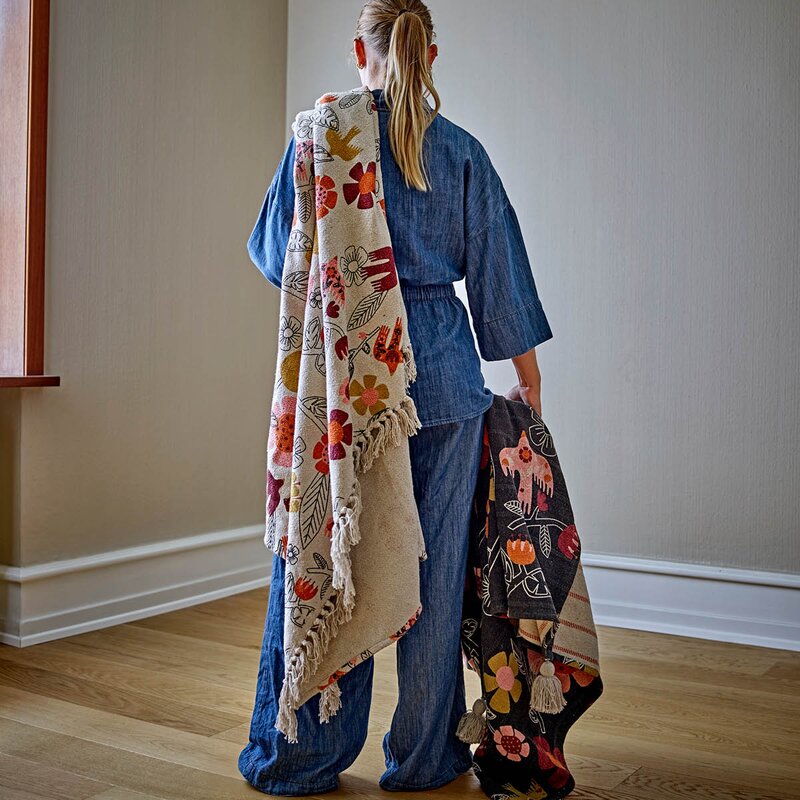 Bloomingville Vivielle pledd 160x130 cm blomster lys
