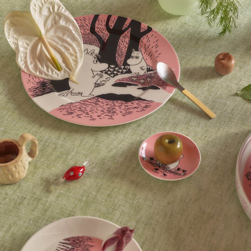 MoominArabia Mummi serveringsfat 30 cm Kjærlighet rosa 30 år