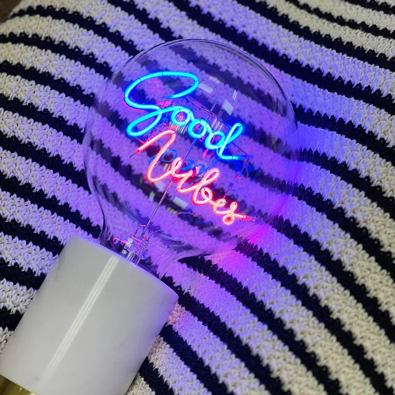 Elements Lighting MITB lyspære LED 17 cm Good Vibes blå/rød