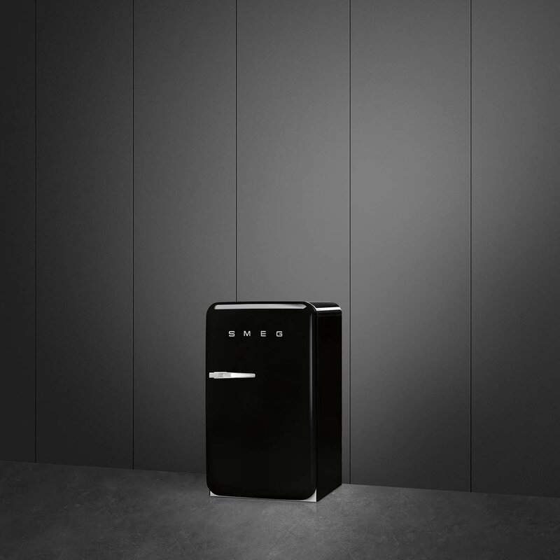SMEG Kjøleskap FAB10 112L høyrehengslet svart