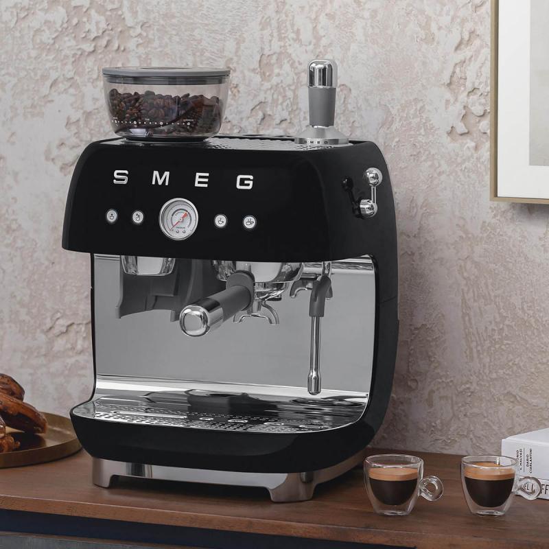 SMEG Espressomaskin EGF03 2,4L m/kaffekvern svart
